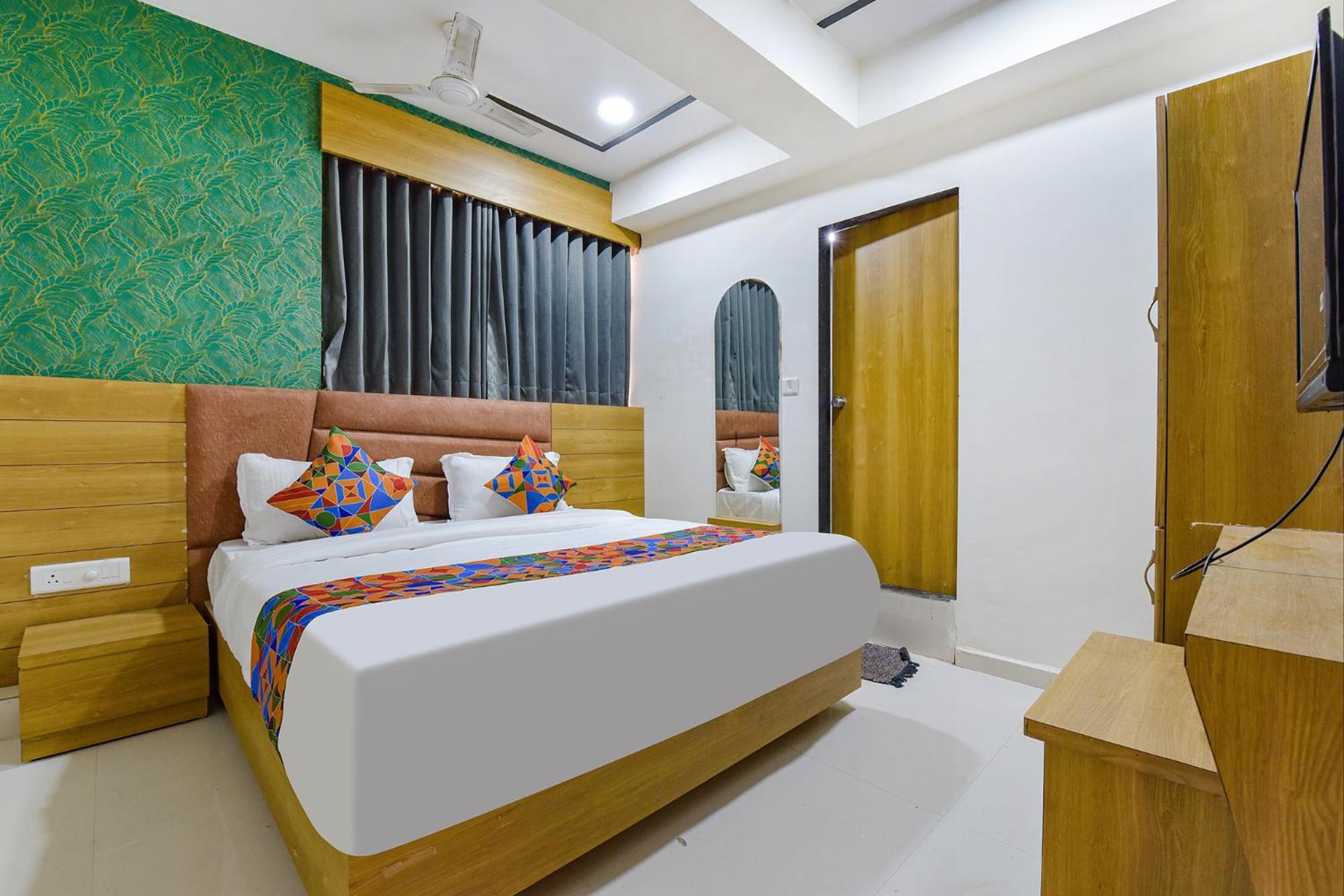Hotel Green Tree Ахмедабад Екстер'єр фото