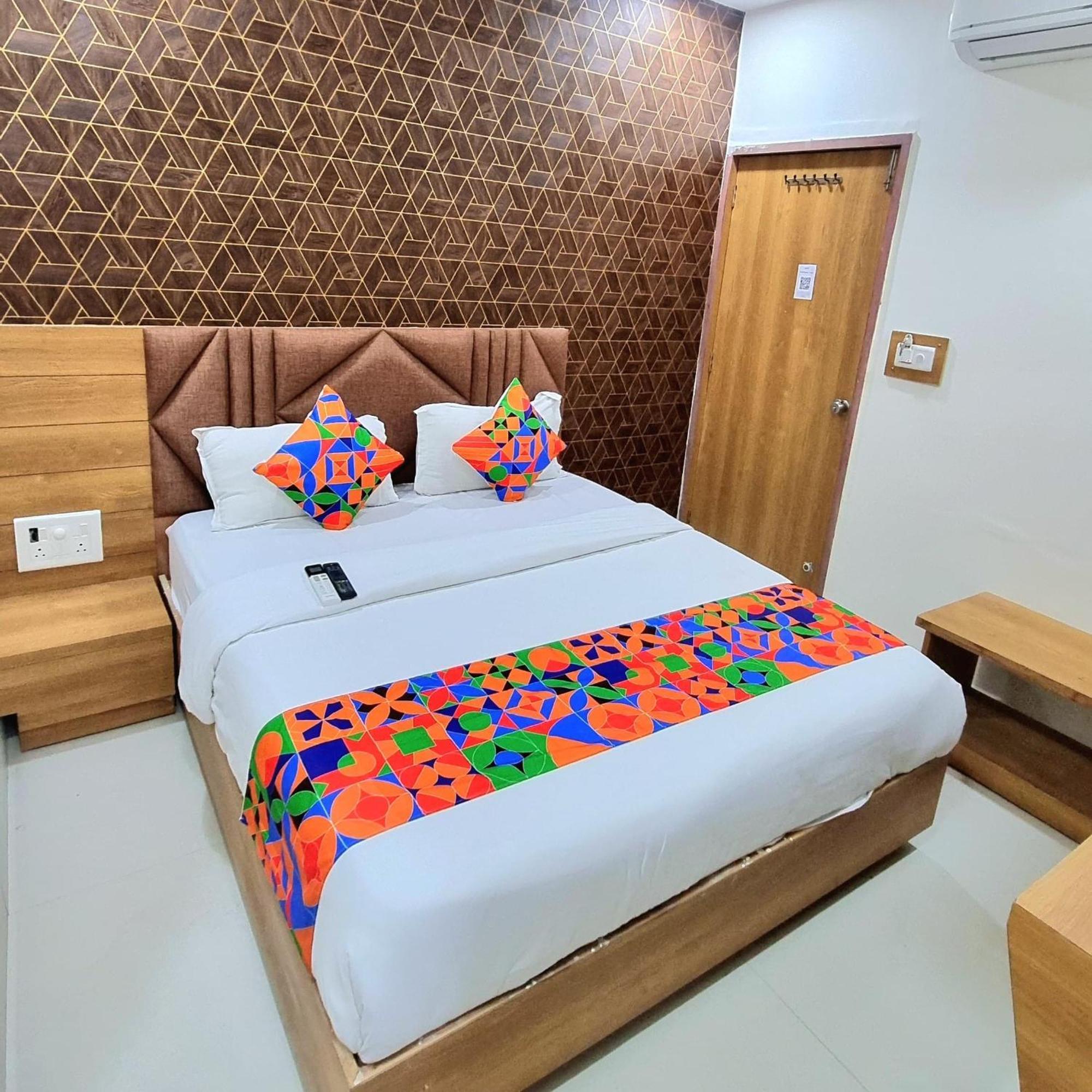 Hotel Green Tree Ахмедабад Екстер'єр фото
